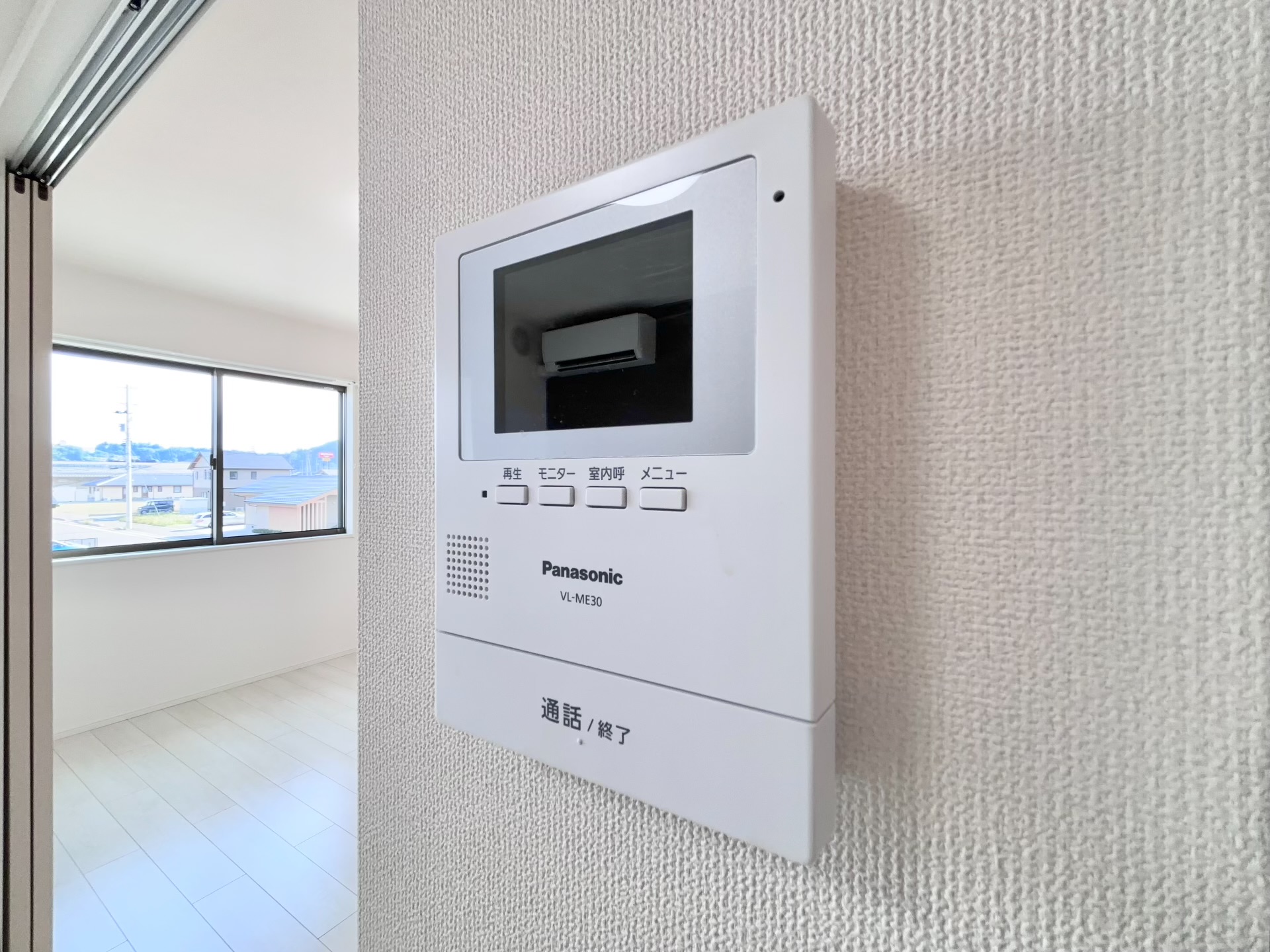 セキュリティ　TVモニター付きインターホンで防犯性◎　同棟参考写真