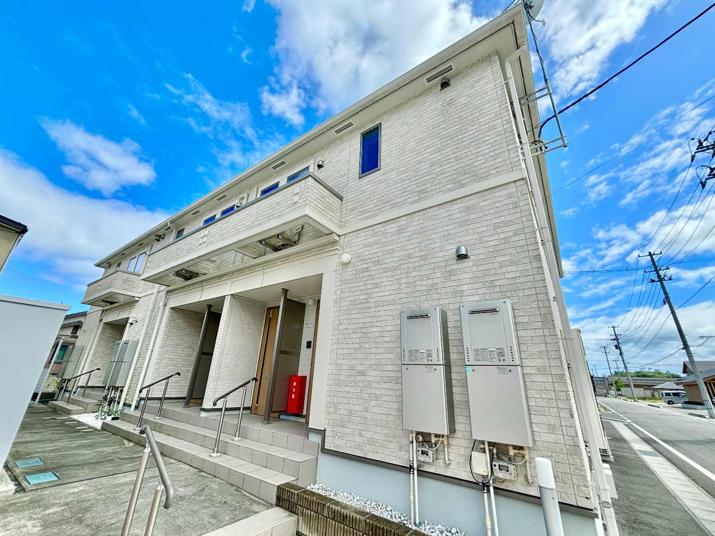 建物外観　キレイな外観♪商業施設も整う住環境です♪