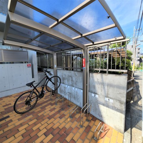 その他共有部分　屋根付き駐輪スペース付き♪
