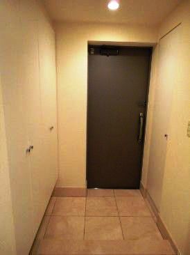 玄関　※別部屋の参考写真です。