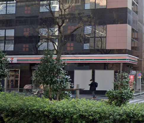 コンビニ　セブンイレブン 御成門駅北店（コンビニ）まで168m