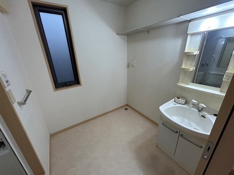洗面設備　※清掃前の写真になります