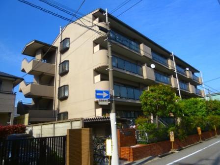 建物外観　居住者専用のごみ置き場があります☆