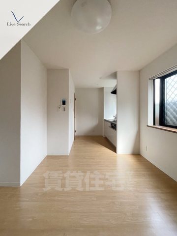 居室・リビング　同物件別部屋