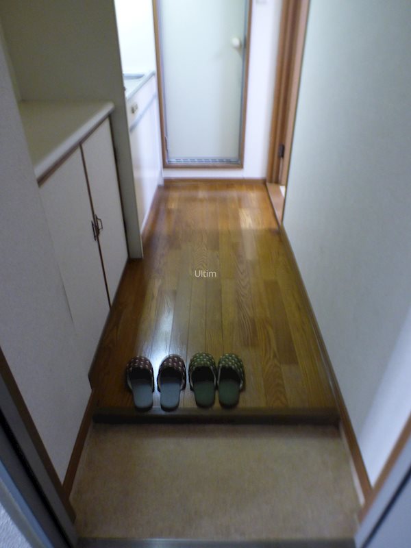 玄関　別部屋のお写真です。ご参考までに！