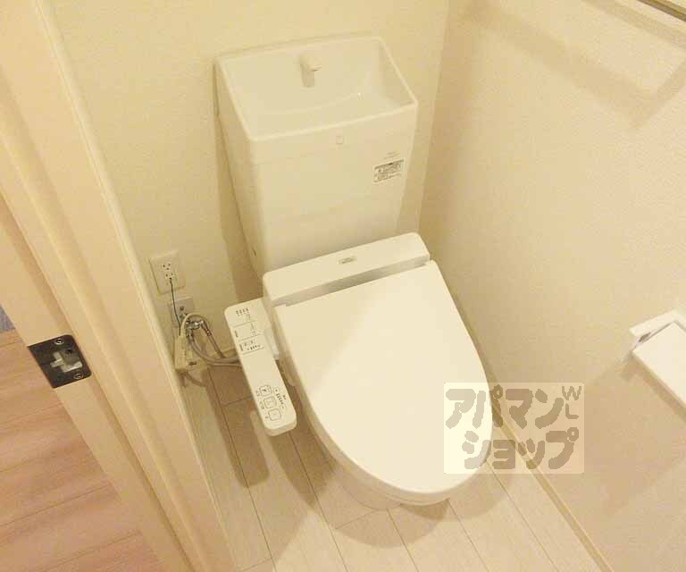 トイレ　ウォシュレット付いています