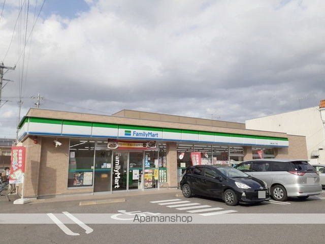 コンビニ　ファミリーマート　岡崎上里二（コンビニ）まで500m