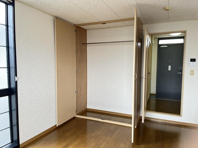収納　クローゼット（写真は305号室）