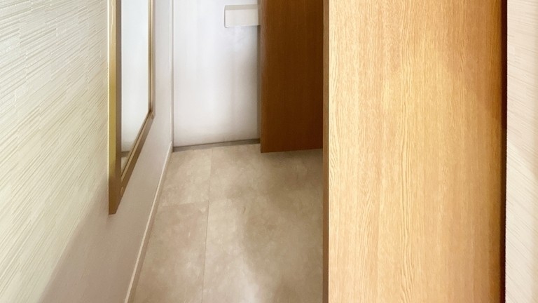 玄関　※別部屋の参考写真です。