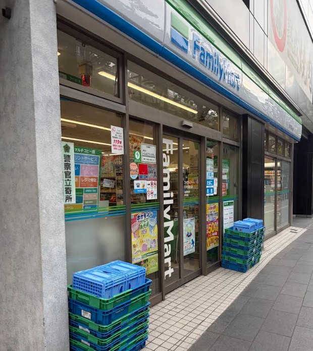 コンビニ　ファミリーマート六本木通り店（コンビニ）まで104m