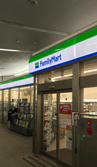 コンビニ　ファミリーマート 八潮駅南店（コンビニ）まで423m