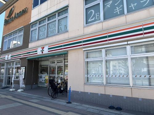 コンビニ　セブンイレブン 東大宮駅西口店（コンビニ）まで474m
