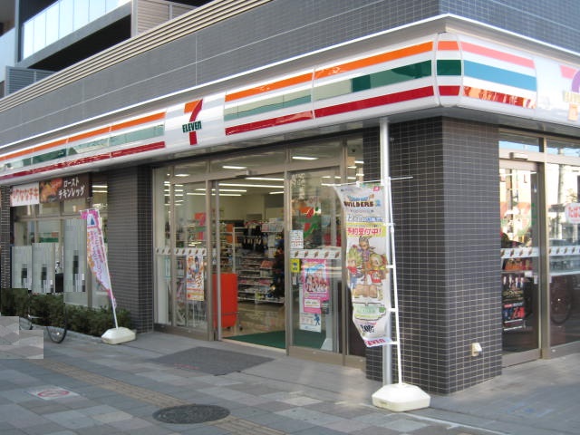 コンビニ　セブンイレブン 扇大橋駅前店（コンビニ）まで687m