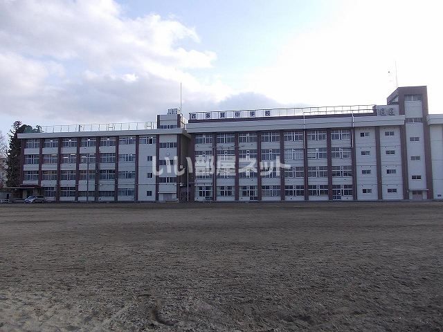 中学校　仙台市立西多賀中学校（中学校）まで1053m