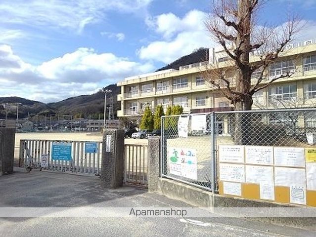 小学校　泉小学校（小学校）まで400m