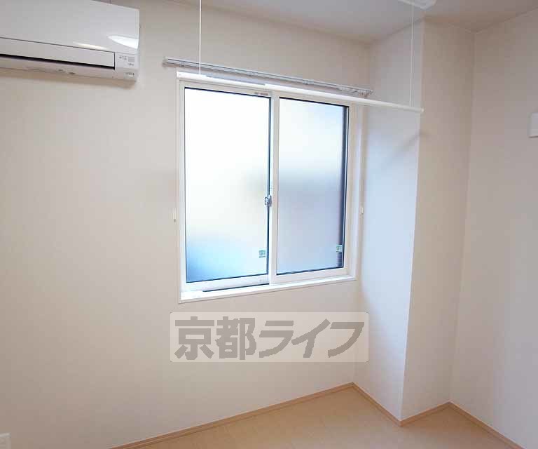 バルコニー　１階のお部屋はバルコニー無しですが、開口部が南で明るい...