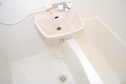 バス・シャワールーム　コンパクトで使いやすいお風呂です