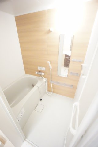 バス・シャワールーム　※同物件・反転タイプの写真です。