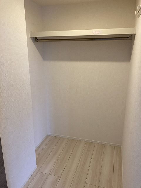 収納　ウォークインクローゼットあり、容量たっぷりです！上部棚あり