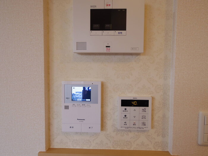 セキュリティ　SECOMホームセキュリティ標準搭載、カラーモニター付インタ