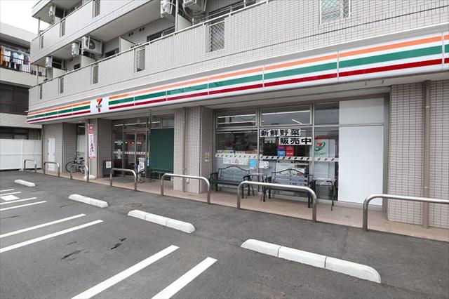 コンビニ　セブンイレブン（コンビニ）まで299m