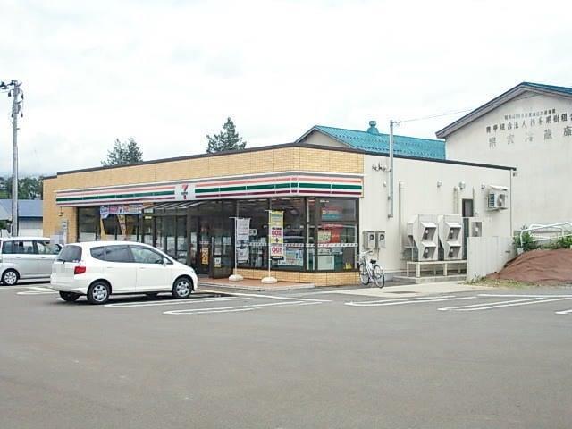 コンビニ　セブンイレブン横手松原町店（コンビニ）まで240m