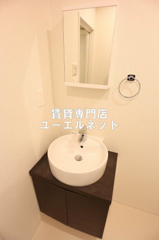 洗面設備　清潔感ある独立洗面台で毎日気持ちよく♪