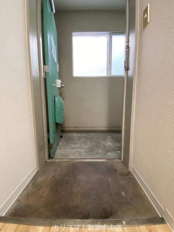 玄関　※別部屋参考写真
