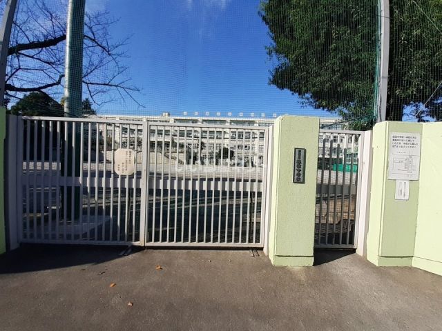小学校　杉並区立荻窪小学校（小学校）まで764m