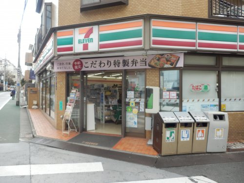 コンビニ　セブンイレブン 板橋加賀2丁目店（コンビニ）まで741m