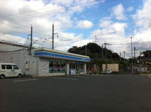 コンビニ　ローソン 福岡名子三丁目店（コンビニ）まで244m
