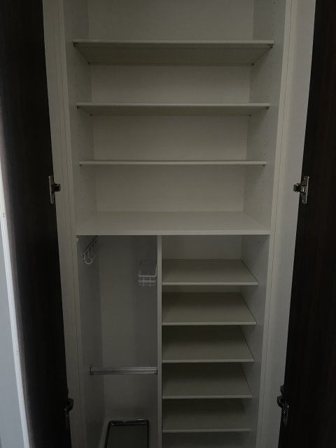 収納　同物件別号室の写真です。