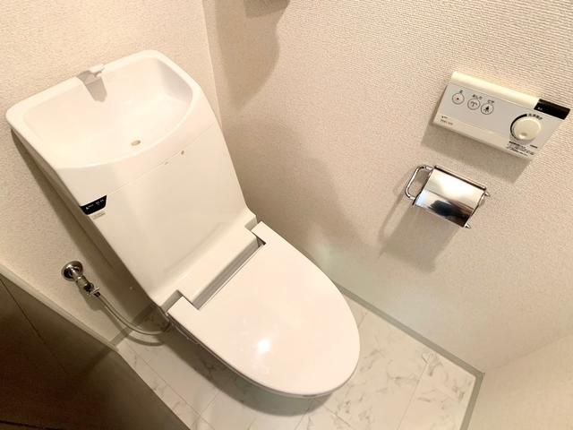 都営三田線 水道橋駅 徒歩4分 14階建 築20年のトイレ写真