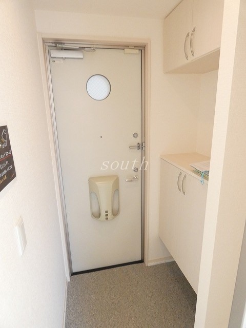 スカイフィールド C棟の玄関写真