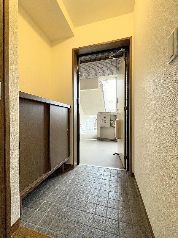 ピュアフィールド新横浜の玄関写真
