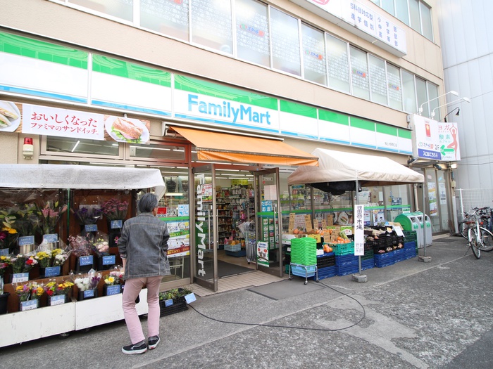コンビニ　ファミリーマート（コンビニ）まで228m