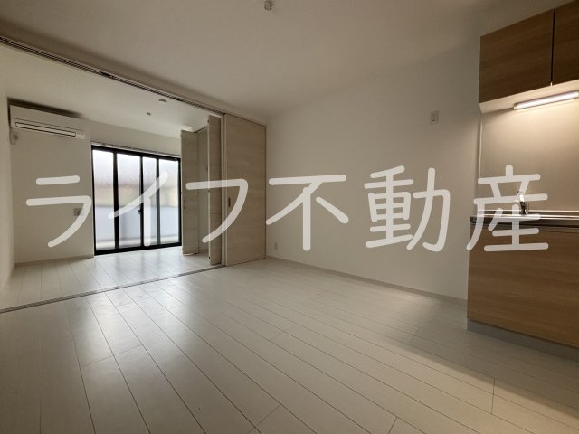 居室・リビング　こちらのリビングで趣味の時間をお楽しみください
