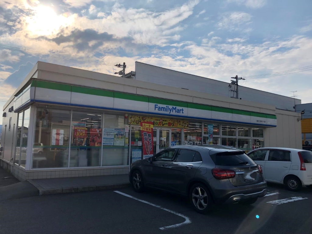 コンビニ　ファミリーマート 福井二の宮五丁目店（コンビニ）まで184m
