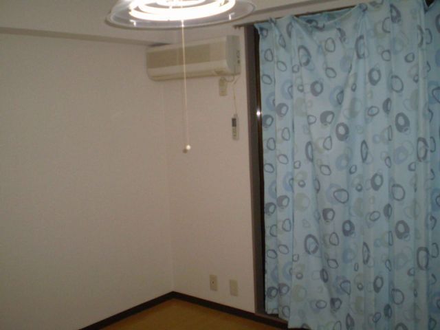 居室・リビング　色合いも良く　落ち付いたお部屋です！