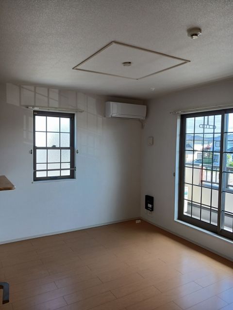 ライズアンドシャインIIの居間写真