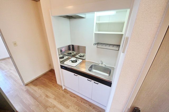キッチン　同物件別部屋写真
