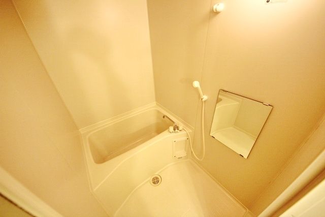 バス・シャワールーム　同物件別部屋写真