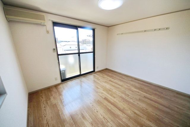 居室・リビング　同物件別部屋写真