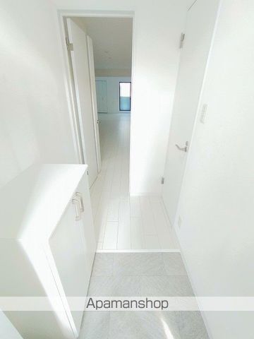 阪急千里線 吹田駅 徒歩12分 3階建 新築の玄関写真