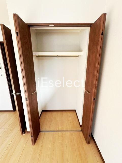 収納　長いコートもかけられるクローゼット