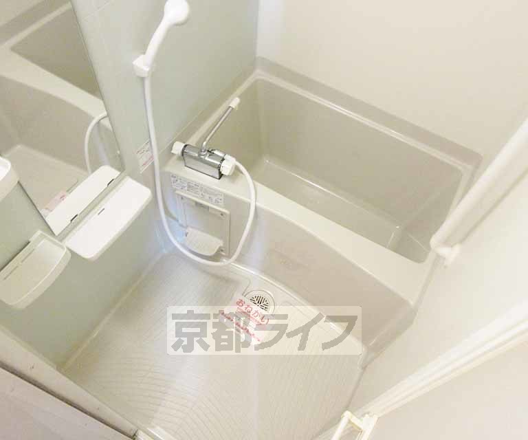 バス・シャワールーム　広めのお風呂です