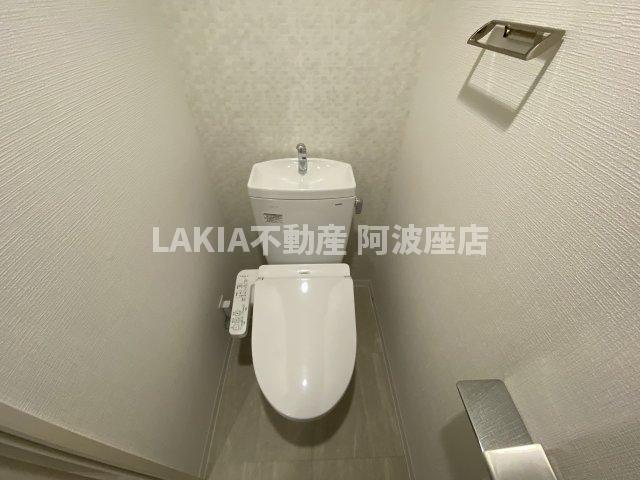 地下鉄四つ橋線 肥後橋駅 徒歩4分 15階建 築4年のトイレ写真