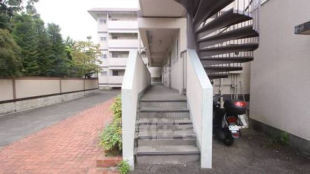 地下鉄東西線 太秦天神川駅 徒歩10分 4階建 築48年の外観写真