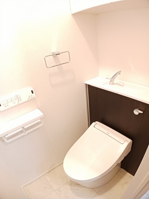 ＪＲ東海道本線 南彦根駅 徒歩24分 2階建 築2年のトイレ写真