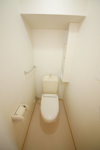 トイレ　別部屋反転間取のお写真になります。参考にご覧くださいませ。